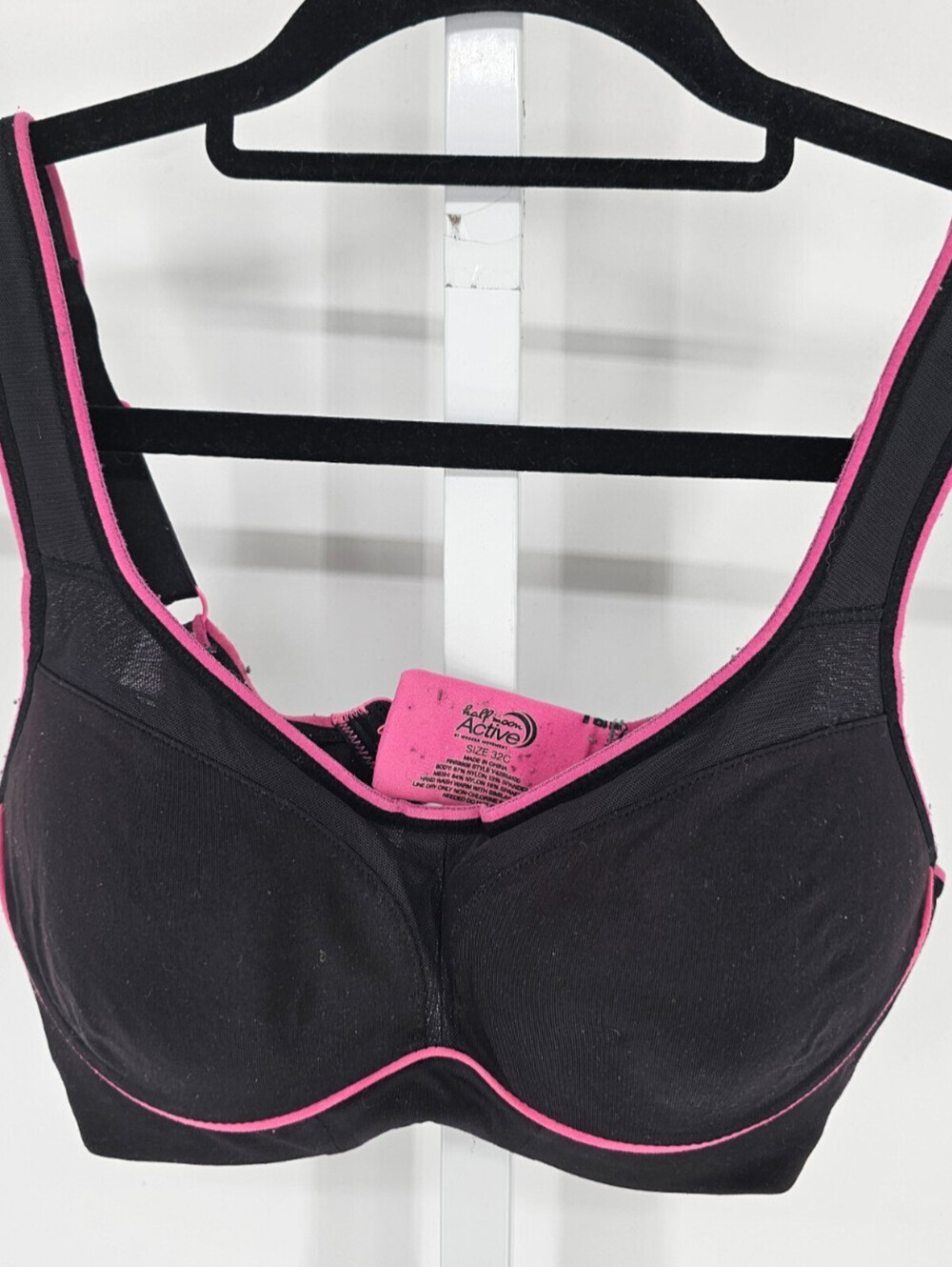 Half Moon Active Womens Sz 32C Lightly Padded Sports Bra Black w/ Pink Trim